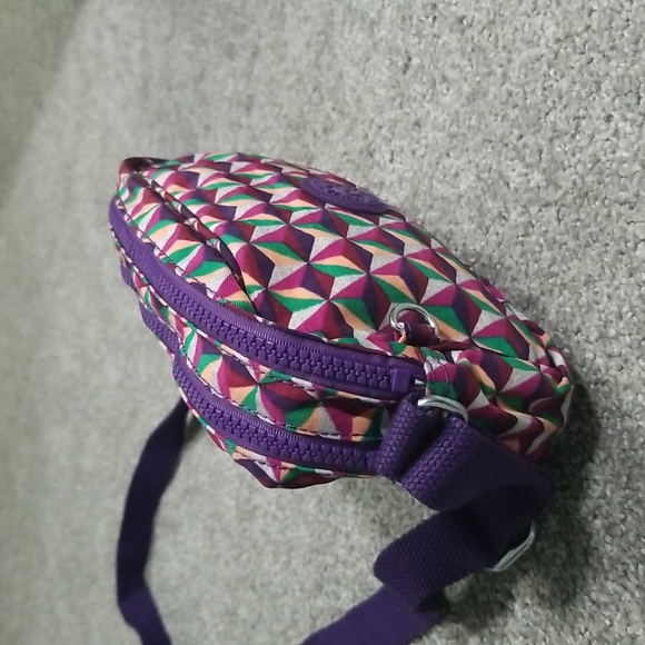 Super Cute Kipling Crossbody In Retired Kaleidoscope Triangle Pattern - Picture 3 of 12